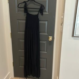 Black Zesica maxi dress size Medium